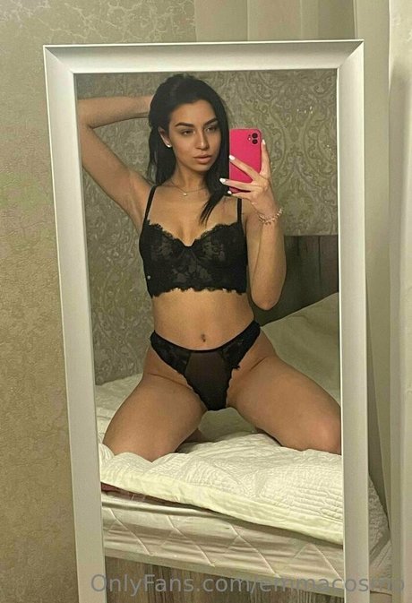 Nahá fotka uniklých OnlyFans od Emmacosmo