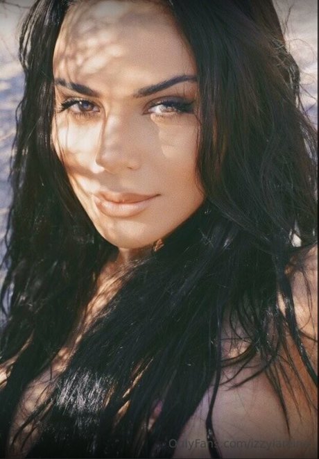 Обнаженная фотография утечки OnlyFans от Izzy La Reina