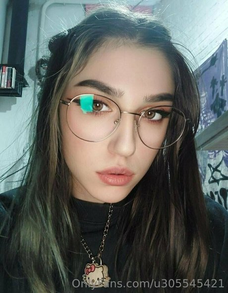 Foto desnuda filtrada de OnlyFans de Babyanddollyy