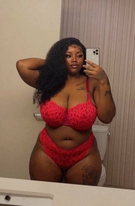 Naken läckt OnlyFans-bild av Therealvictoriab