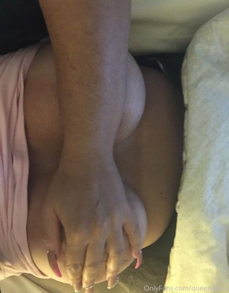 Naakte gelekte OnlyFans-foto van Queenalana