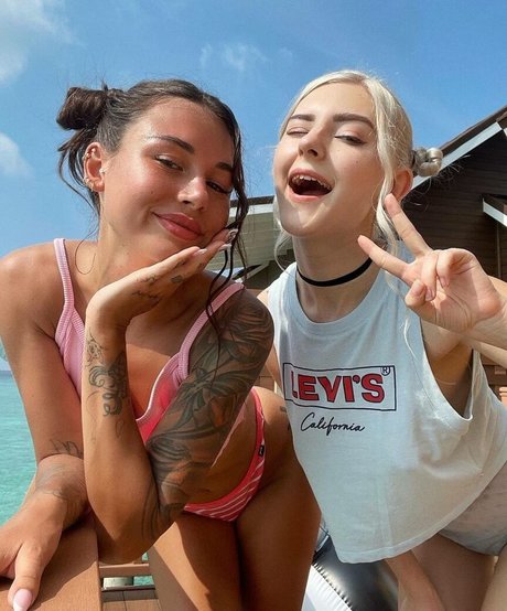 Naakte gelekte OnlyFans-foto van Diana Melison