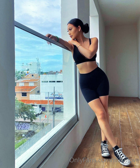 Naakte gelekte OnlyFans-foto van Mikolove
