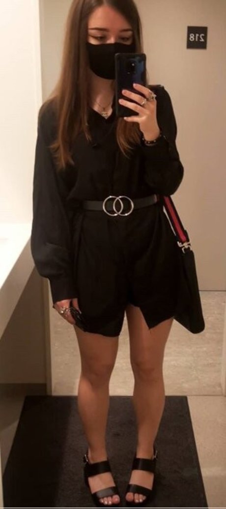 Alasti lekkinud OnlyFans-i pilt Csillabu