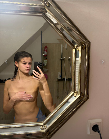 Nacktes geleaktes OnlyFans-Foto von Bella Jone