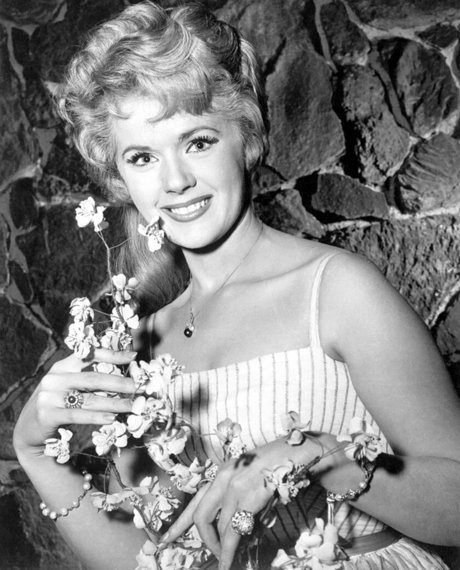 Naken lekkede OnlyFans-bilde av Connie Stevens