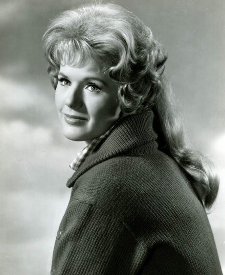 Nahá fotka uniklých OnlyFans od Connie Stevens