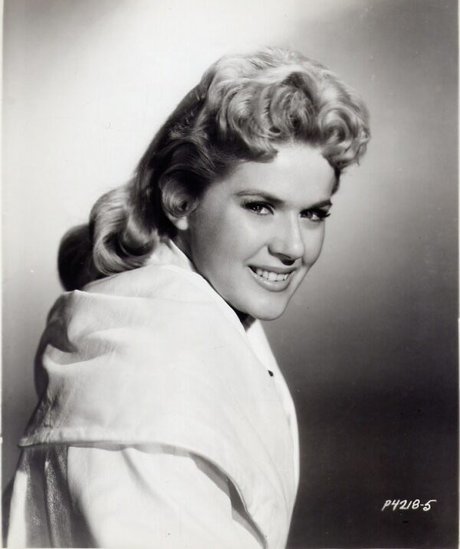 Nahá fotka uniklých OnlyFans od Connie Stevens