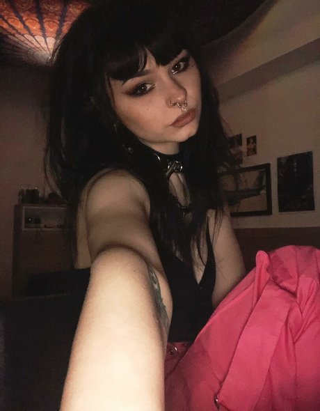Naakte gelekte OnlyFans-foto van Fawn Fxck