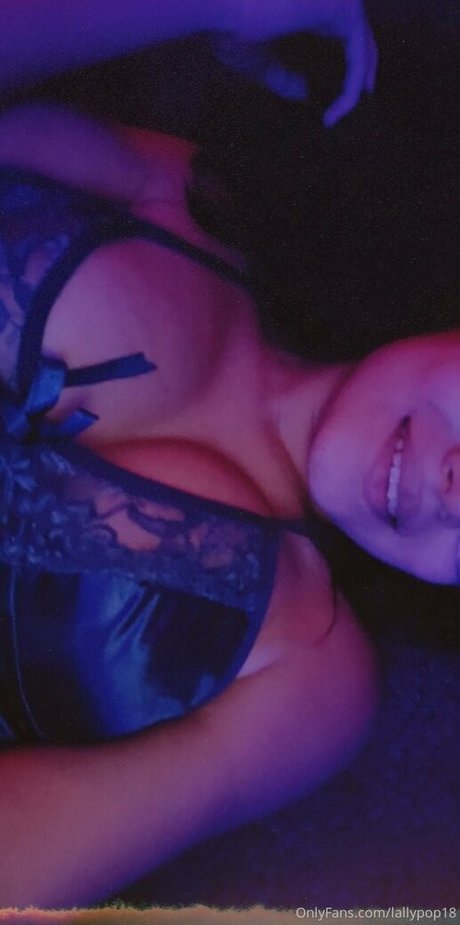 Alasti lekkinud OnlyFans-i pilt Lallypop18