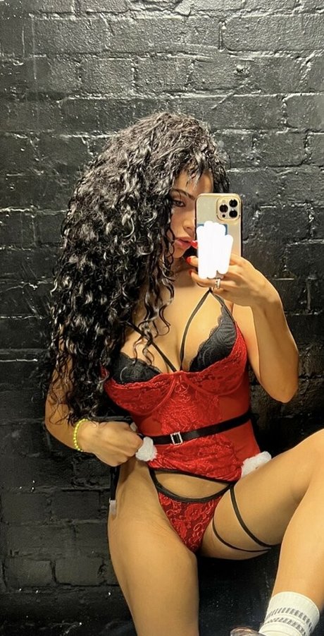 Naken läckt OnlyFans-bild av Leareynafaria