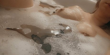 Nahá fotka uniklých OnlyFans od Flowernipsx