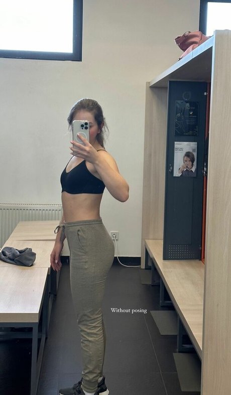 Naakte gelekte OnlyFans-foto van Cathy Bulgakova