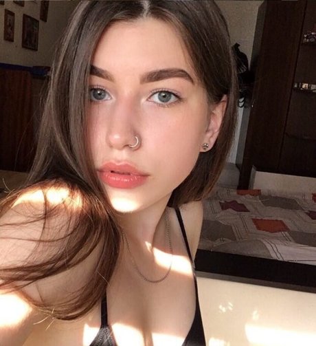 Naken läckt OnlyFans-bild av Marishkasexy