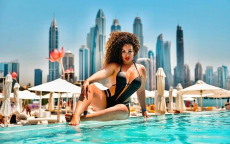 Alaston vuotanut OnlyFans-kuva Curlyquennn