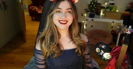 Nahá fotka uniklých OnlyFans od Symbalily