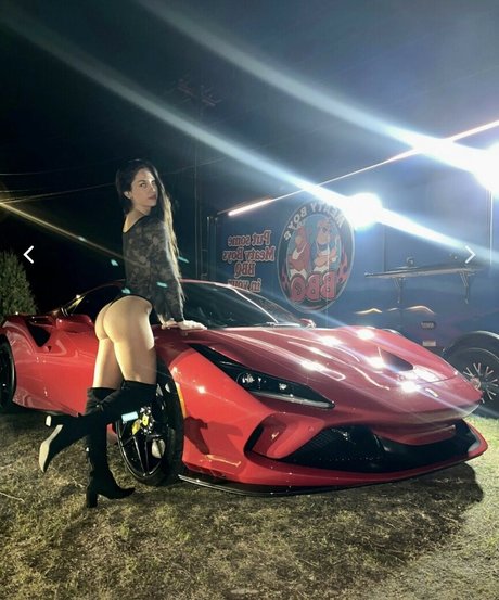 Naakte gelekte OnlyFans-foto van Alyssa Magnum