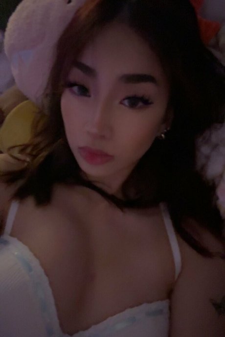 Alasti lekkinud OnlyFans-i pilt Harmonee Yang