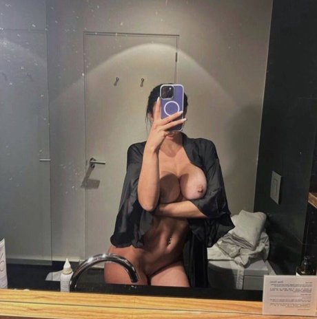 Naken lekkede OnlyFans-bilde av Kattyakitty