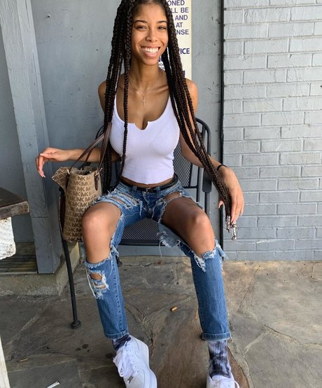 Naken läckt OnlyFans-bild av Kira Imani