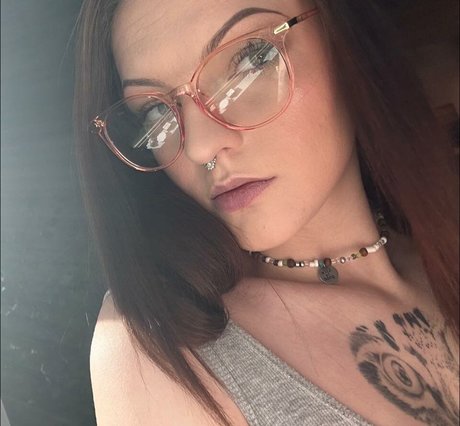 Naken läckt OnlyFans-bild av Rhiannon Jena