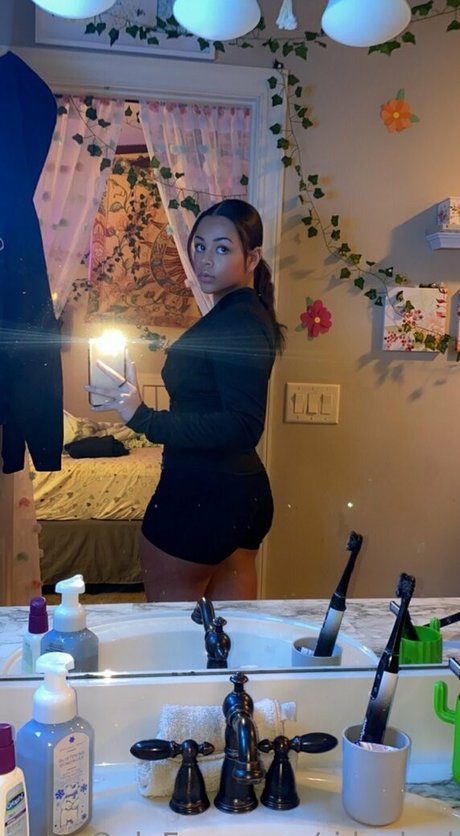 Nacktes geleaktes OnlyFans-Foto von Rileaked