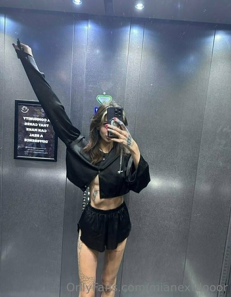 Naken lekkede OnlyFans-bilde av Mianextdooor