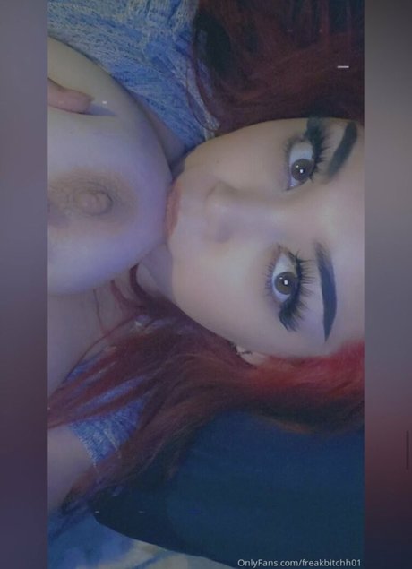 Nahá fotka uniklých OnlyFans od Gothhqueenn