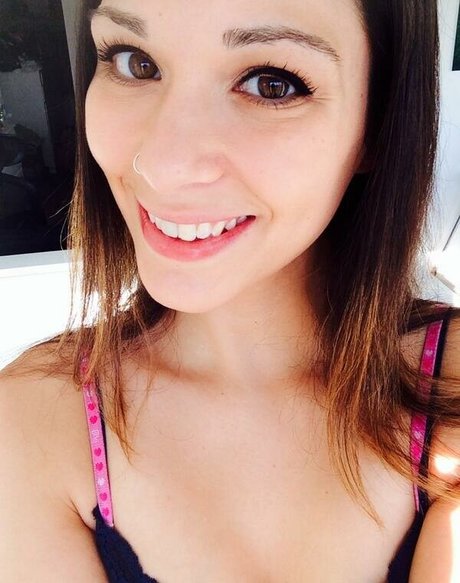 Foto desnuda filtrada de OnlyFans de Adrienneadora