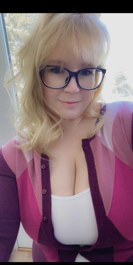 Nahá fotka uniklých OnlyFans od Abigail Ashryver