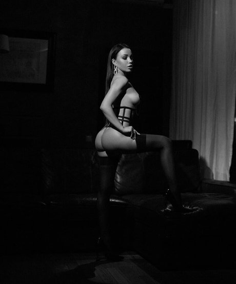 Naken lekkede OnlyFans-bilde av Eleonora Nedova