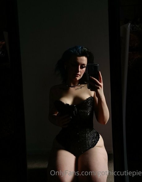Nahá fotka uniklých OnlyFans od Gothiccutiepie