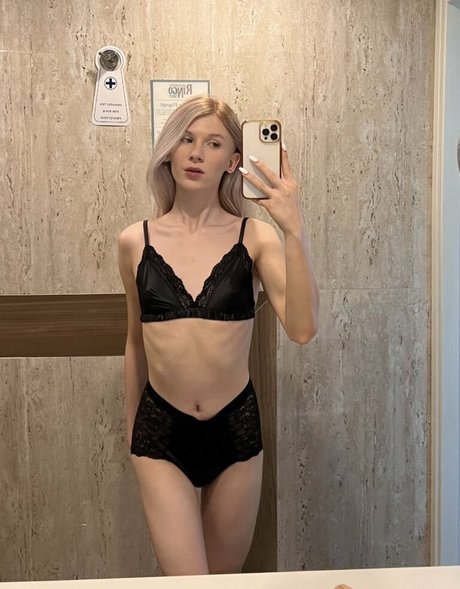 Photo nue de fuite OnlyFans de Hattie Bardot
