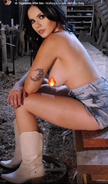 Nahá fotka uniklých OnlyFans od Lara Lyss Tiago