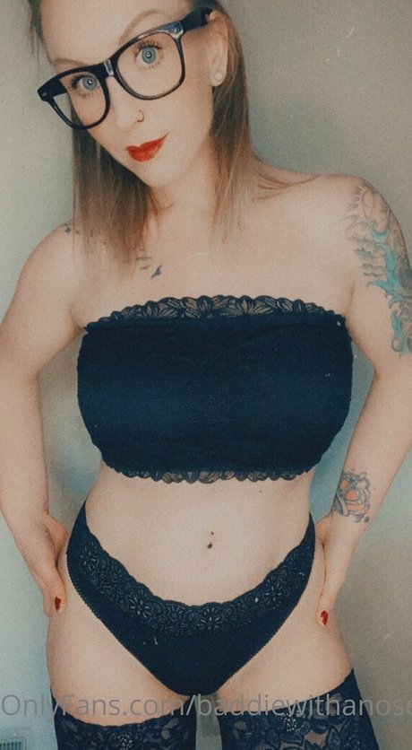 Naakte gelekte OnlyFans-foto van Baddiewithanosering
