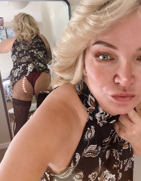 Alasti lekkinud OnlyFans-i pilt Erikka Devine