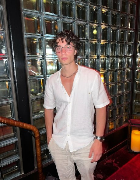 Naken lekkede OnlyFans-bilde av Petervigilante