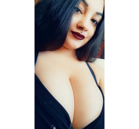 Foto di nudo di fuga di OnlyFans di Ionela Madalina