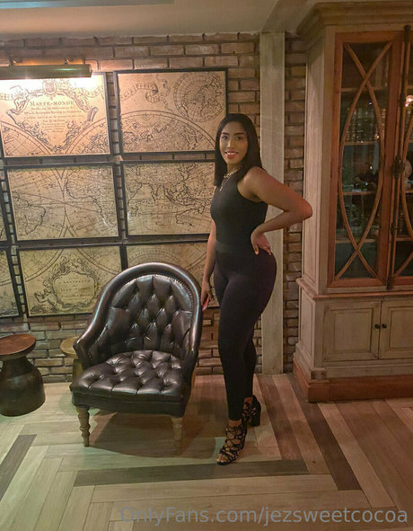Naakte gelekte OnlyFans-foto van Jezsweetcocoa