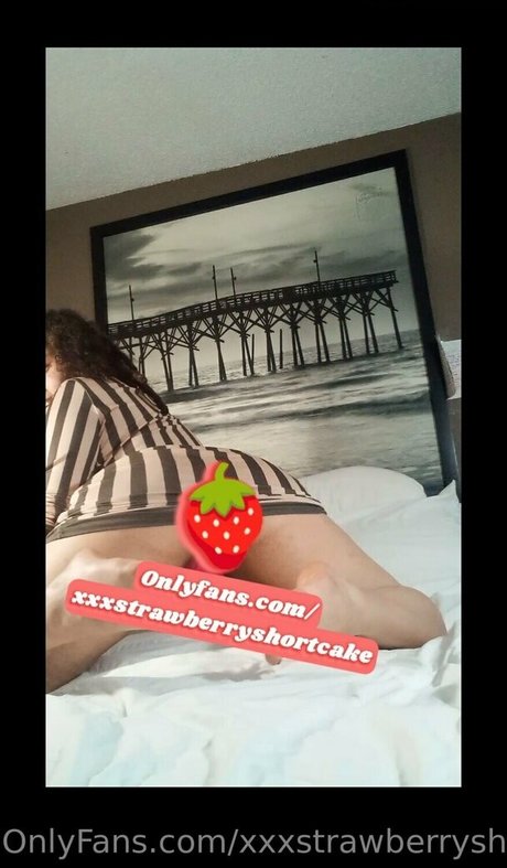 Nahá fotka uniklých OnlyFans od Xxxstrawberryshortcake