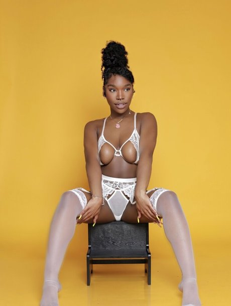 Nahá fotka uniklých OnlyFans od Areiyami
