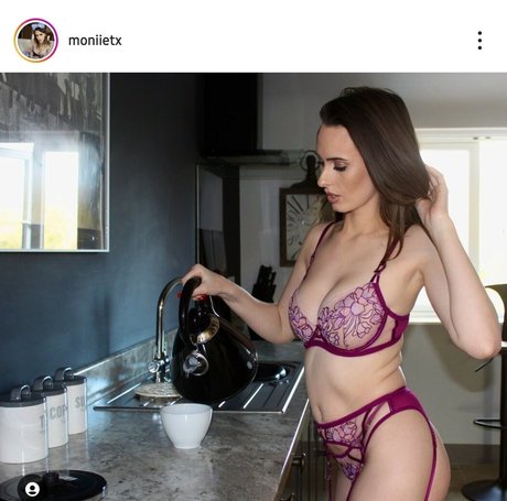 Nacktes geleaktes OnlyFans-Foto von Moniietx