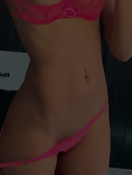 Photo nue de fuite OnlyFans de Anneeesouzaaa