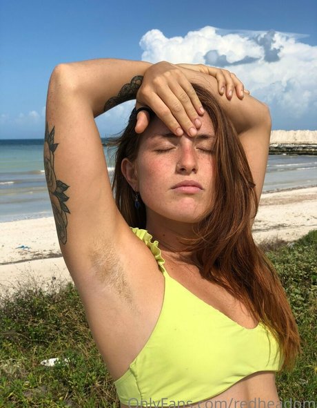 Naken lekkede OnlyFans-bilde av Redheadom