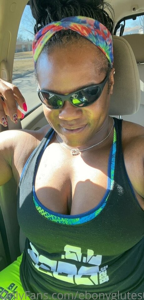 Ebonyglutes01