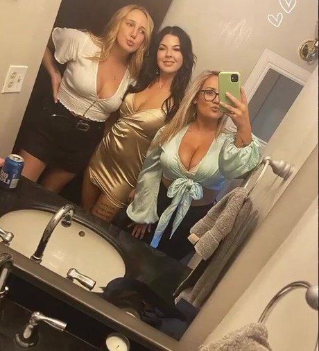 Naken lekkede OnlyFans-bilde av Lilly Alcorn
