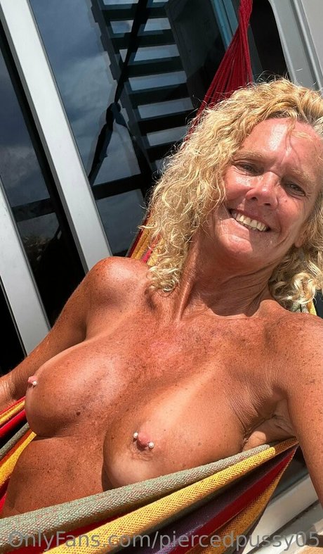 Foto desnuda filtrada de OnlyFans de Piercedpussy05