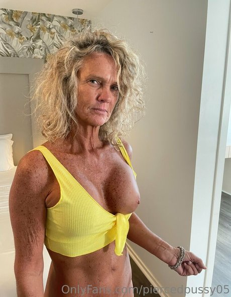 Piercedpussy05