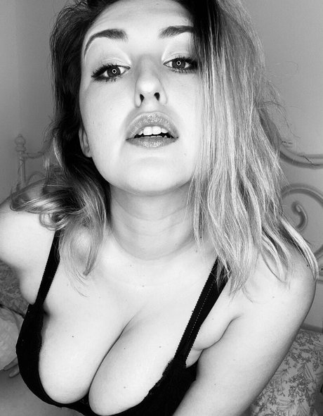Hornypeach23