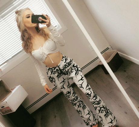 Naken läckt OnlyFans-bild av Babyblexa
